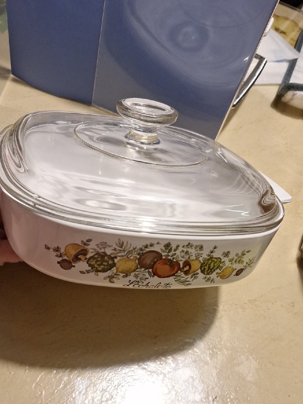 "Spice Of Life" "Shallot" Corningware White with Lid Casserole Dish